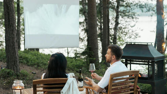 小型で持ち運びやすいミニプロジェクターのブランドは？