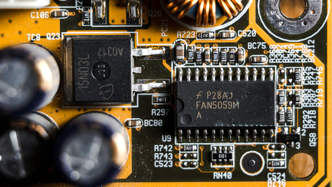 DVD プレーヤーをテレビに接続するにはどうすればいいですか？