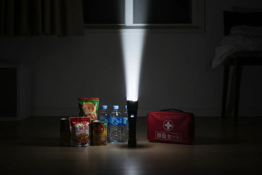懐中電灯 防災セットに必要な理由｜停電・地震・避難時の正しい使い方