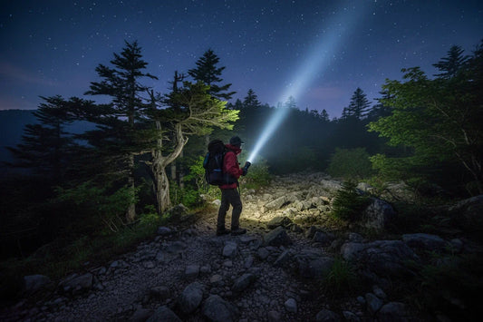 登山・トレッキングで頼れる懐中電灯の選び方