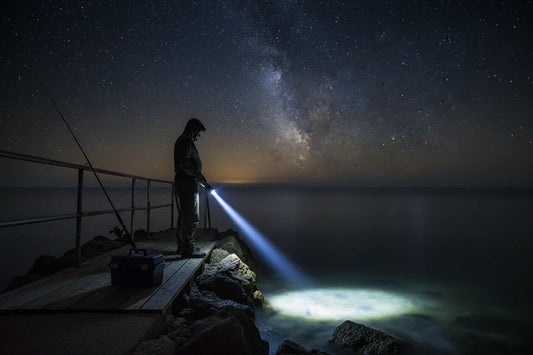 night-fishing-flashlight-guide-pier