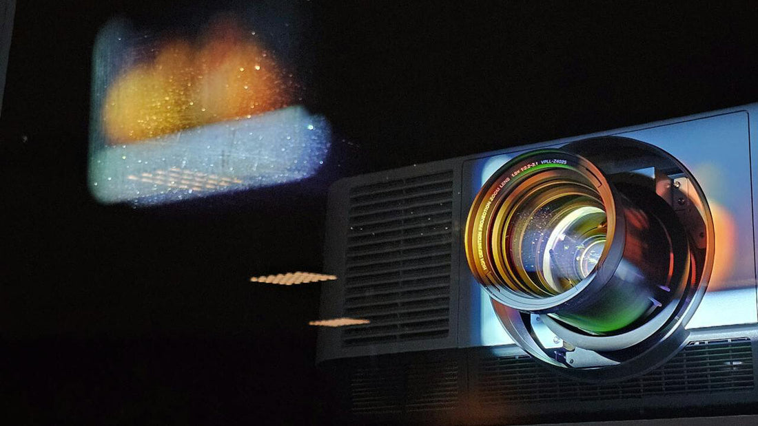 プロジェクターの文字がぼやける、にじむ原因と対策